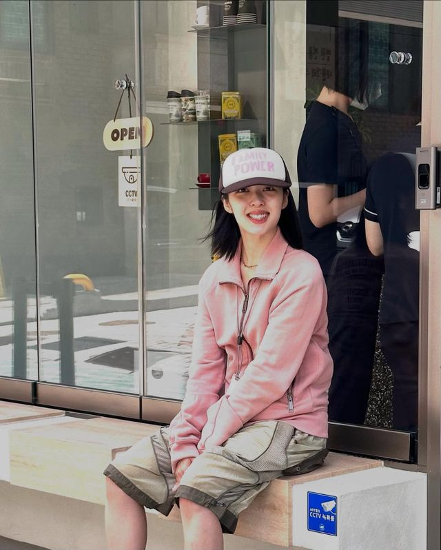  '11개월만 파경' 김보라, 길거리에 앉았다…이혼 후 근황 살펴보니