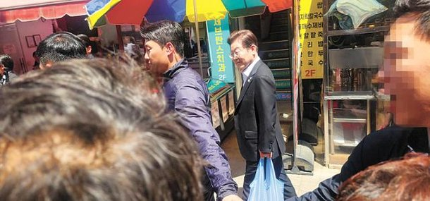 [속보] <b>이재명 대통령</b>, 취임 후 첫 <b>민생 행보</b>! 사당동 남성시장... 