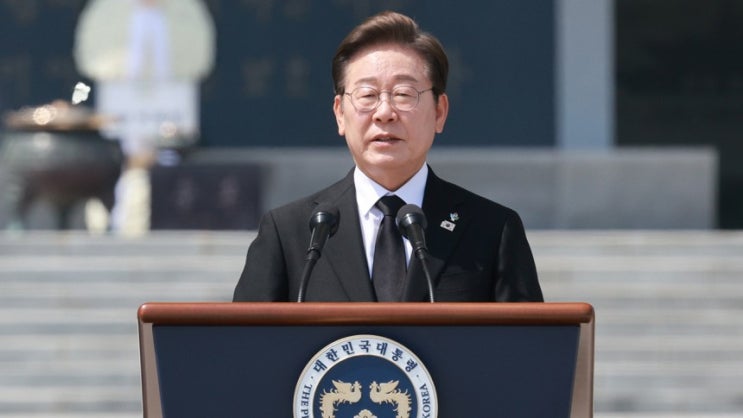 않는 <b>트럼프</b>? … 공식 축하도, 통화도 없어 <b>한미 관계</b>에 미묘한... 