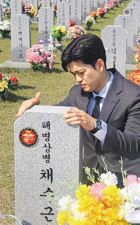 <b>채해병</b> 비석은 닦고, <b>특검</b> 표결은 외면 – <b>김용태</b>의 보여주기식... 