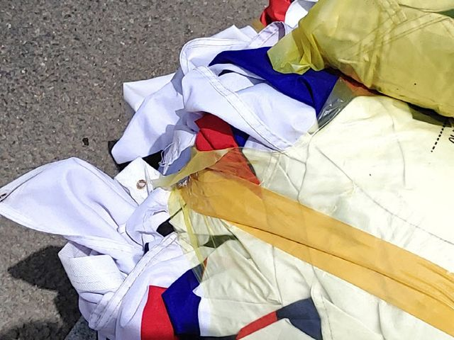  현충일에 태극기 담긴 쓰레기봉투 발견…경찰 조사