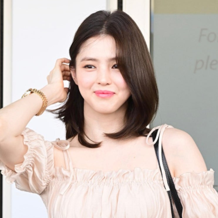  한소희가 코디하면 품절? 난리난 블라우스 패션