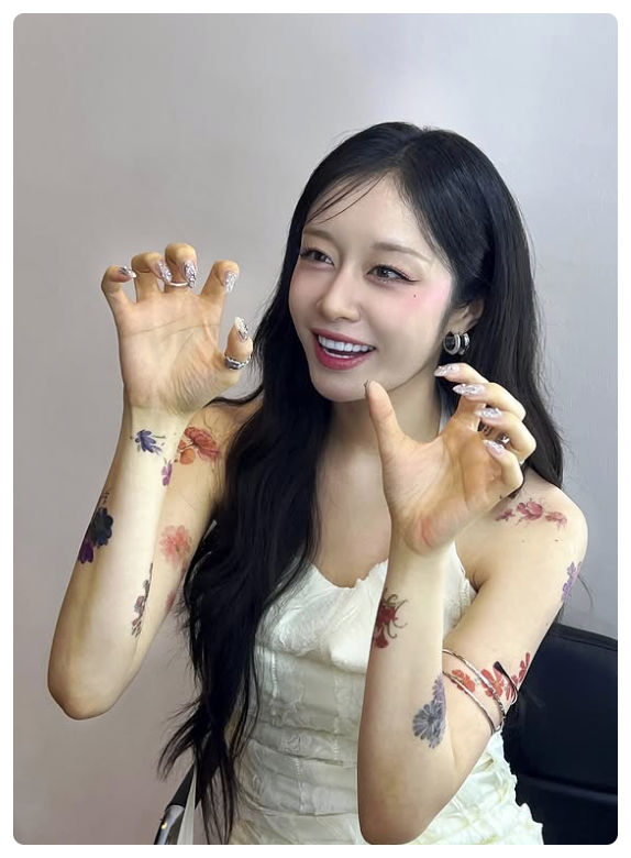 티아라 지연 꽃무늬 타투 파격적인 스타일링