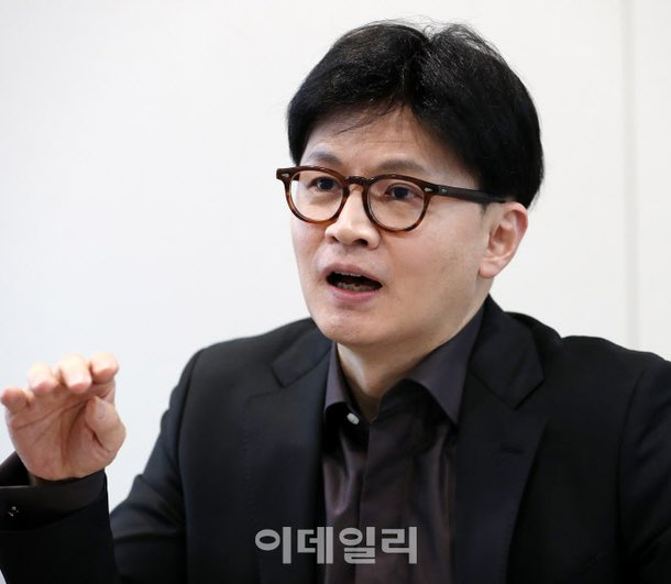 [긴급] 이재명 대통령, <b>트럼프</b>와의 전화<b>통화</b> 지연…<b>한동훈</b> 전... 