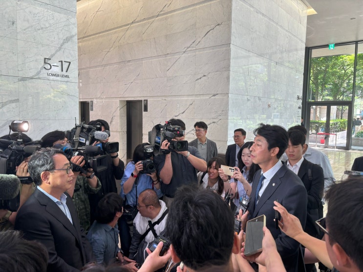 <b>최태원</b> 회장 <b>면담</b> 불발…이훈기 의원 “SK, 위약금 면제... 