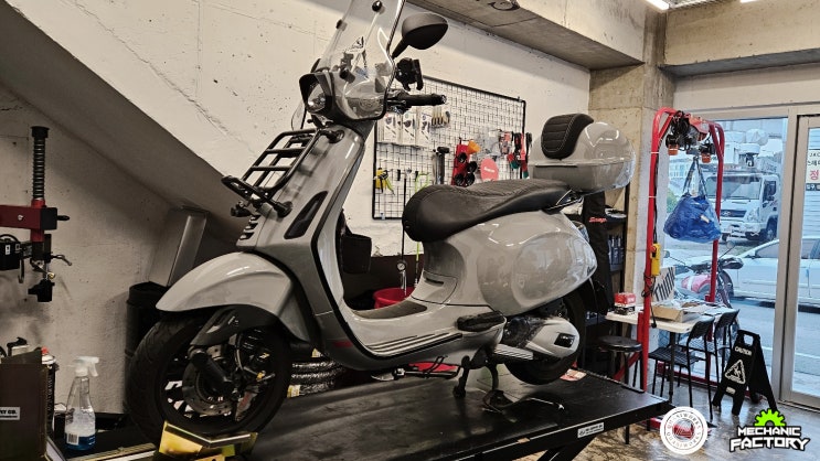 [콰시웍스] 베스파(Vespa) 스프린트(Sprint)125 [브레이크 패드] [디스크 로터] [캘리퍼 서포트] [엔진오일] 교환 부산경남김해 모터사이클 정비수리