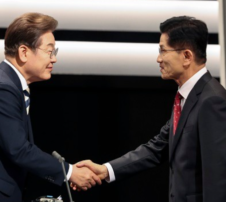 <b>김문수</b>에게 <b>안부전화</b> 건 <b>이재명</b> 대통령