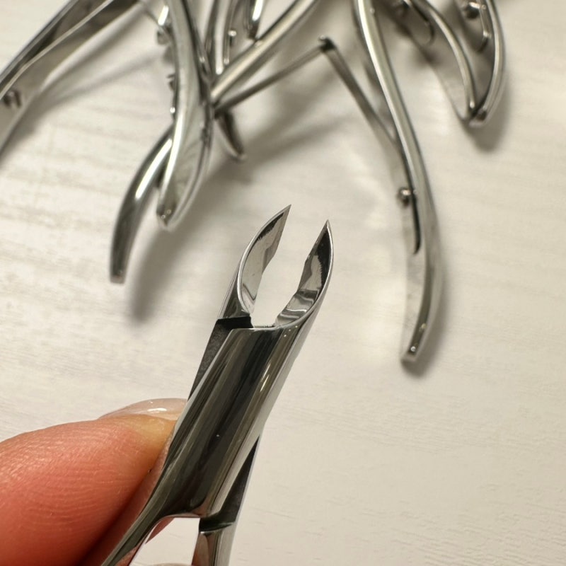 Shiny Premium Black Swan Nipper: A Great Nail Nipper for Beginners