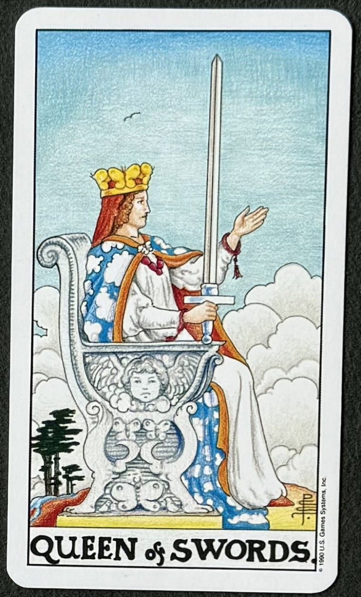 타로 카드 78장 리뷰, 7th 궁정 카드. 검의 여왕( QUEEN OF SWORDS )