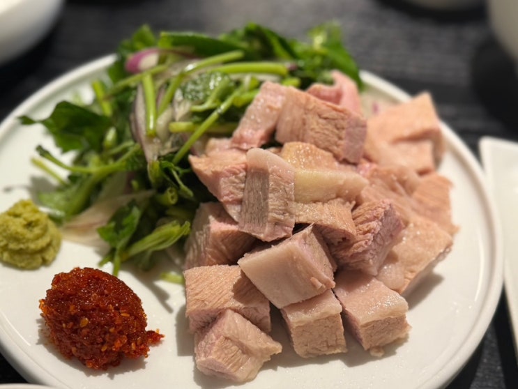  덕수궁 맛집 ㅣ 탄백 ㅣ 정동 정갈하고 담백한 식사 ㅣ 곰칼국수와 온제육 소반 후기ㅣ 주차정보