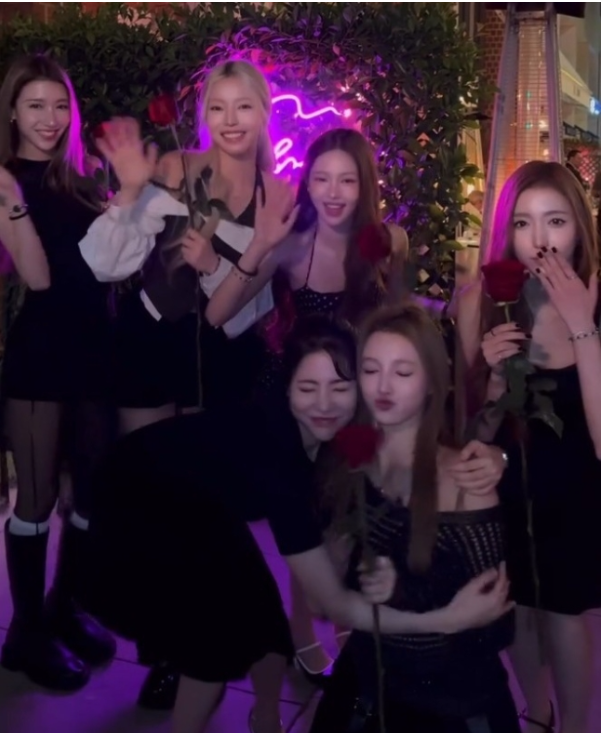 “소녀시대 써니, A2O와 美서 빛난 선후배 케미”…이수만과 함께 다시 날개 펴다