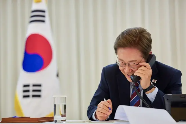 돌고래 작전