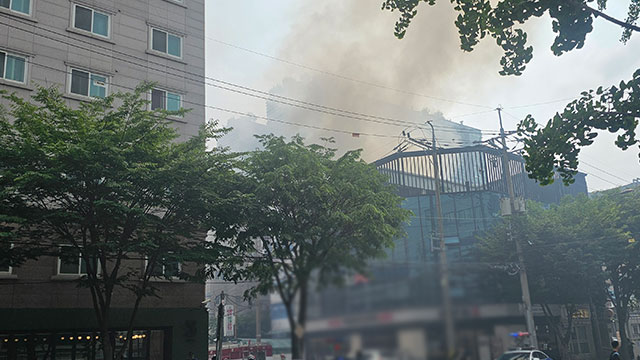 <b>영등포구</b> 문래동, 금속 도금 <b>공장</b>에서 <b>화재</b>발생, 시민 대피