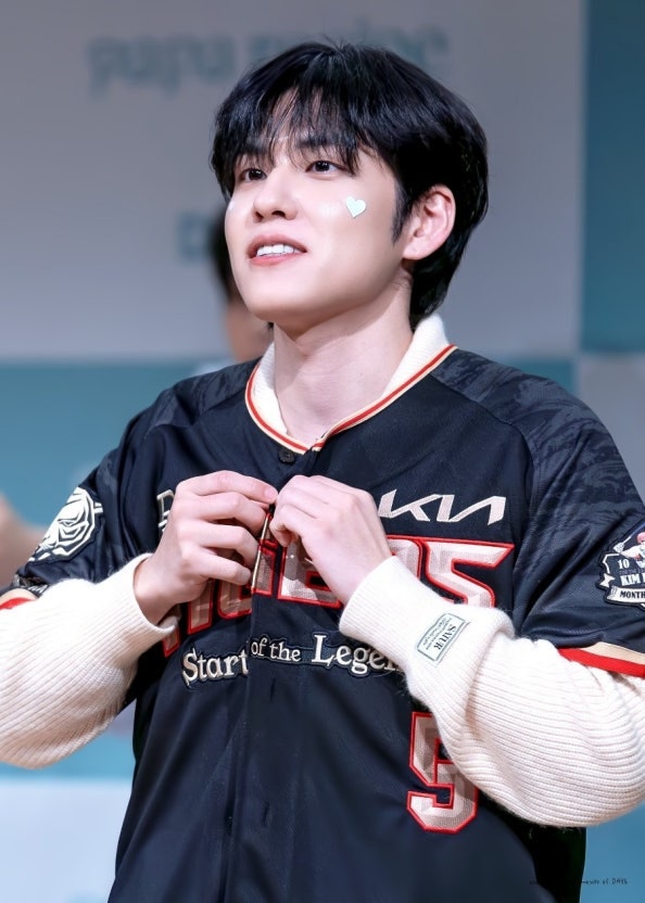데이식스 원필 기아 타이거즈 삼성 라이온즈 달빛시리즈 승리 기원 시구
