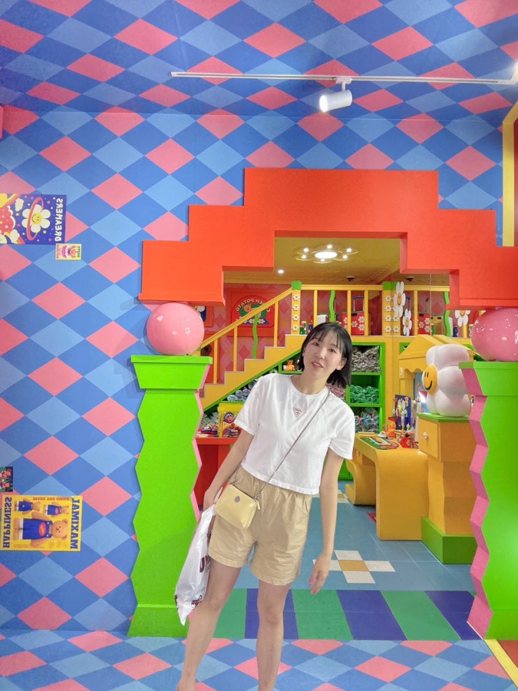  심플 이즈 베스트! 흰 티 + 베이지 반바지 톤온톤 여름 데일리 OOTD.