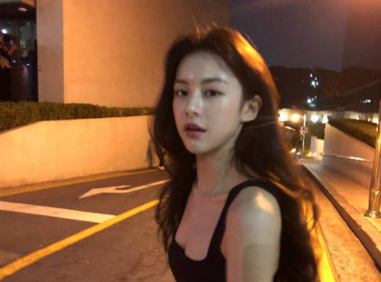  너무 예뻐서 이정재가 반해 먼저 러브콜 보냈다는 여배우의 일상룩