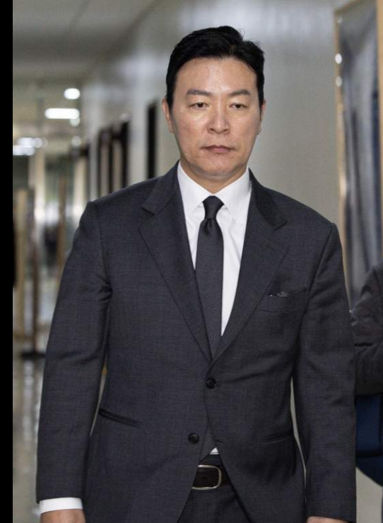경찰 김성훈 전 경호처 차장 재소환, <b>비화폰 삭제</b> 조사 관련