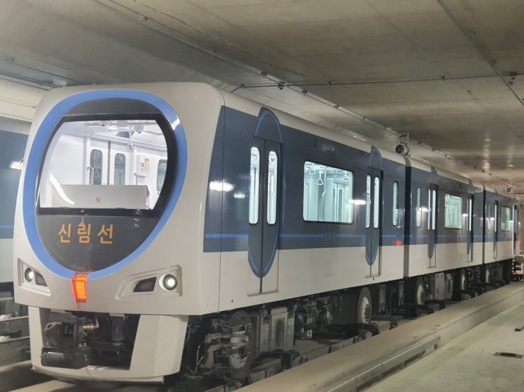  신림선 샛강역서 전동휠체어 탄 장애인 선로 추락으로 한때 운행 중지 [한국철도일보]
