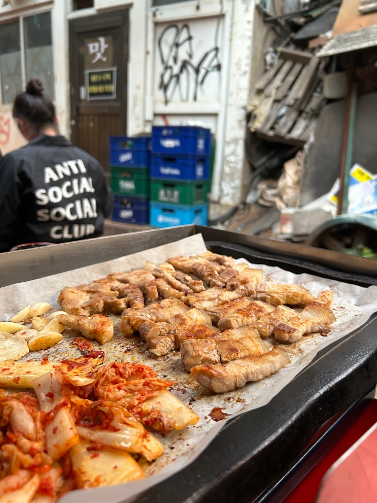  을지로에서만 즐길 수 있는 길거리노상 노포 감성 고기맛집 <삼미정>(삼겹살)