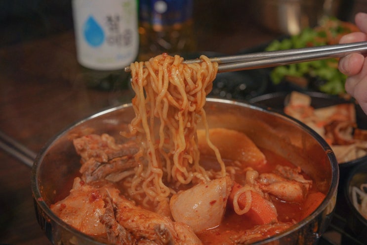  [맛집리뷰] 통큰솥뚜껑닭볶음탕 부천역점, 부담 없는 양념으로 즐기는 통큰솥뚜껑닭볶음탕!