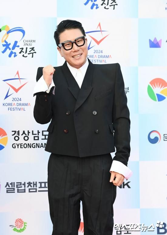  이상민, '10살 연하' 아내 공개했다…"인형 같아" 지인들 '술렁' (아는 형님)