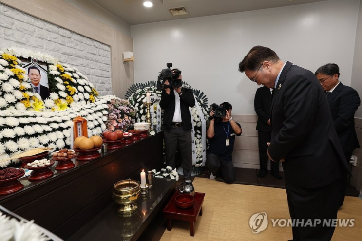 [긴급] 우원식 의장, <b>태안화력</b> <b>김충현</b>씨 빈소 조문…'일하다... 