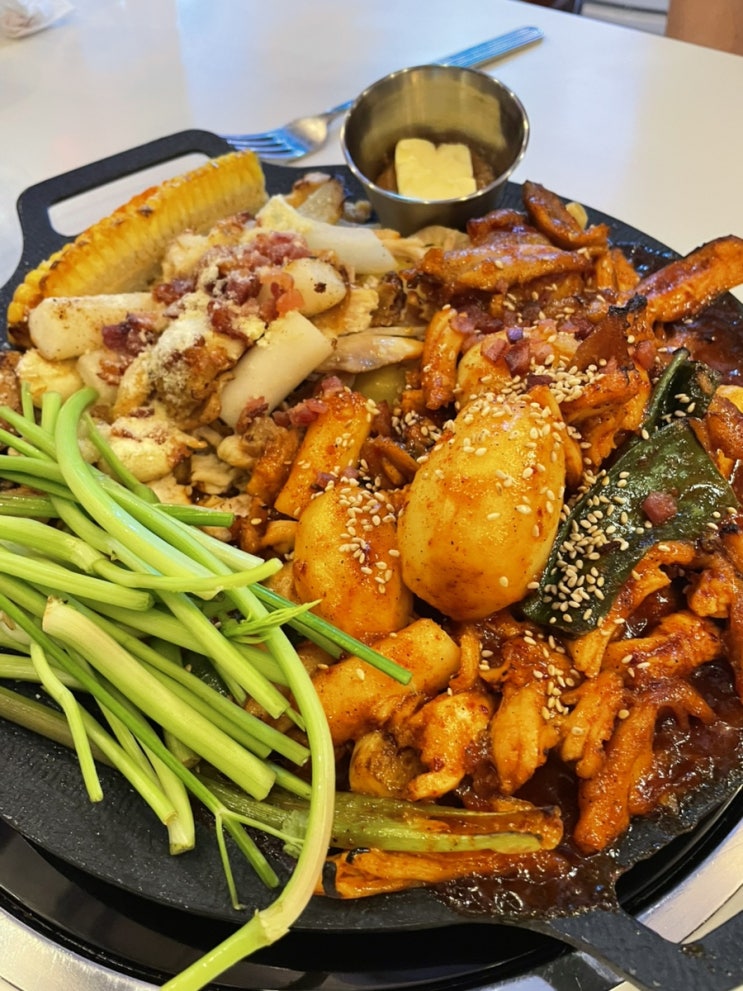  튀기지 않는 닭요리 전문점 가락동 동네 맛집 치킨 [홍닭백닭]
