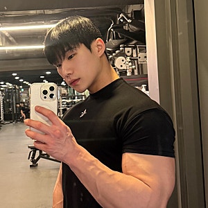 카미드 남자반팔여름티셔츠  운동 헬스복 '인플루언서' 핫템