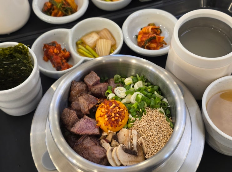  부드러운 스테이크를 밥과 함께 진주 갤러리아 백화점 솥밥 갤러리