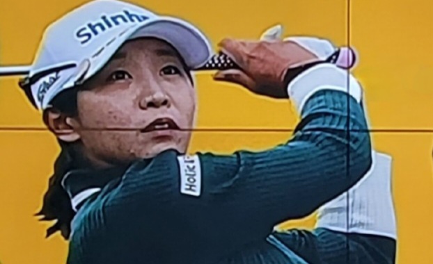 <b>이일희</b>의 도발, 샵라이트 LPGA 클래식 2일 연속 <b>선두</b>