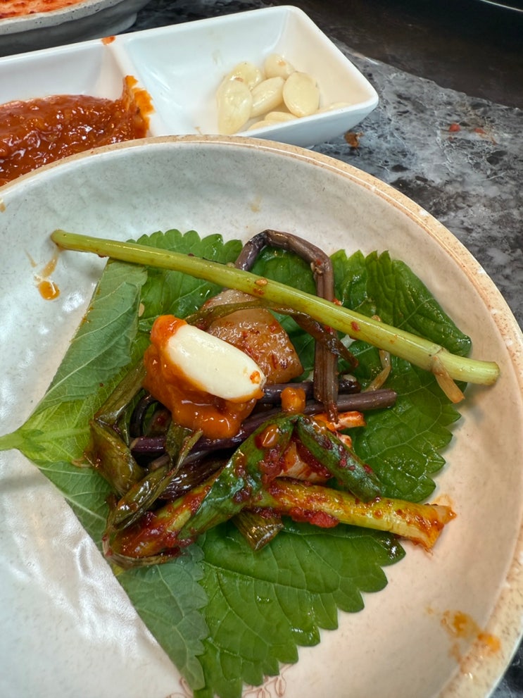  의정부 망월사역 인스타 핫플 삽겹살 맛집!! 먹음직한 (간판은 문경 약돌 돼지 솥뚜껑 오겹살!!)