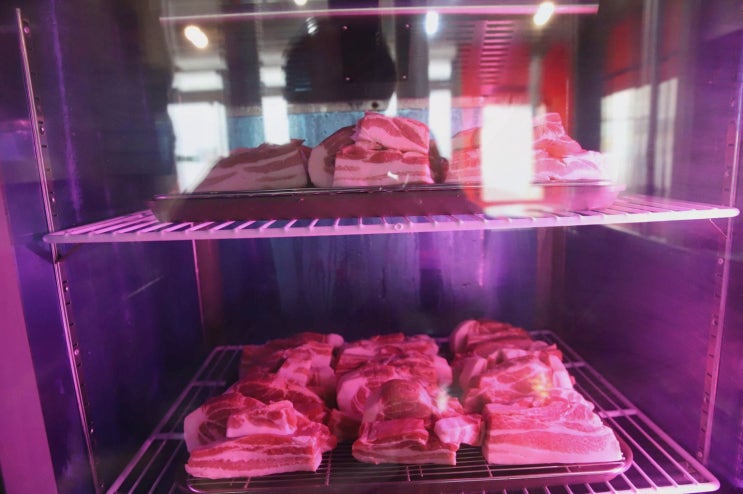  서귀포 올레시장 흑돼지 맛집, 먹고정에서 특별한 저녁 경험하기!