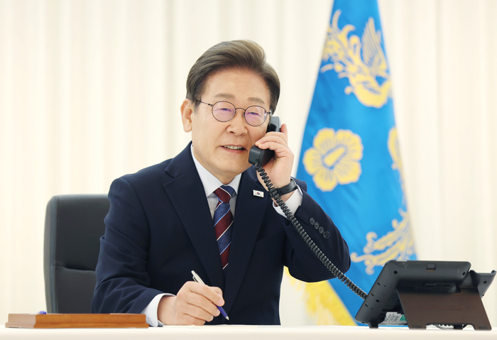 <b>이재명 대통령</b>, <b>국정 운영</b> 긍정 전망 58.2%!… 경제 회복이... 