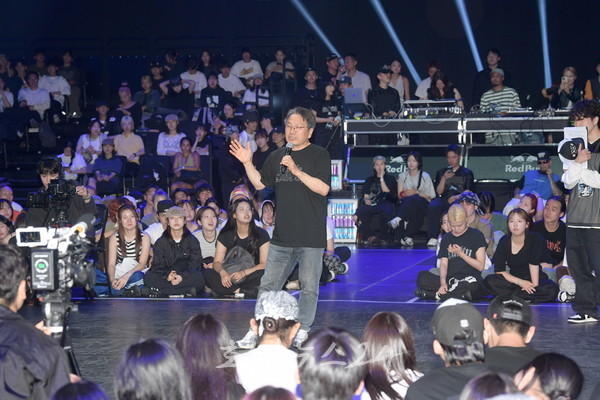  전 세계 스트리트 댄서들 광주에서 흥겨운 ‘댄스 배틀’..춤과 음악으로 물들다