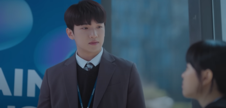  미지의 서울 김태이 정체 추리 "그는 단순한 계약직이 아니다"