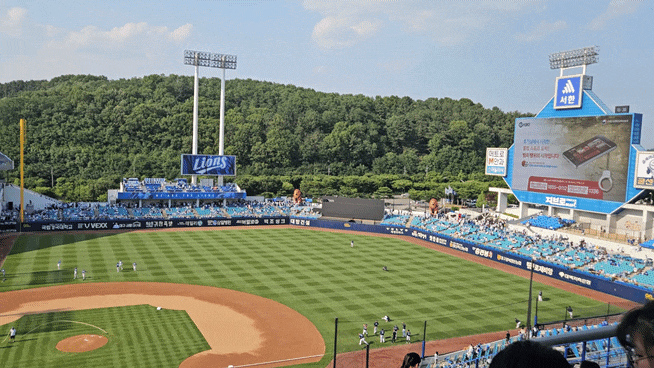 1루 스카이상단 U-6구역 14열 자리 시야<b>후라도 완봉승</b>