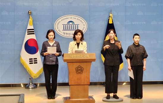 <b>리박스쿨</b> <b>손효숙</b>, 압수수색 직후 사무실 철거… “의혹 밝히고... 