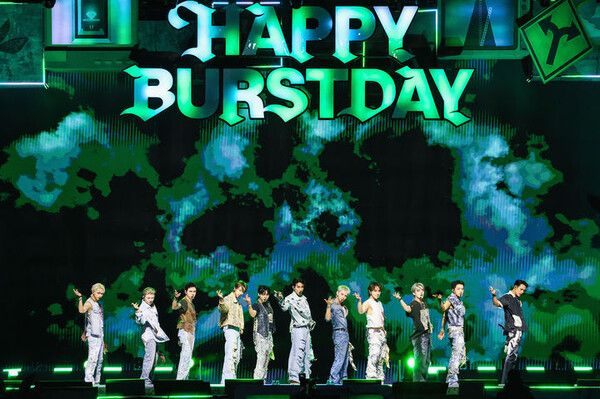 세븐틴 정규 5집, 美 '빌보드 200' 2위…자체 최고성적 타이