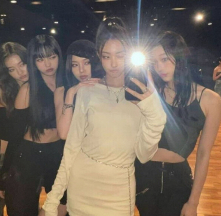 신세계 회장 딸 테디 데뷔 <b>혼성그룹 올데이 프로젝트</b>... 