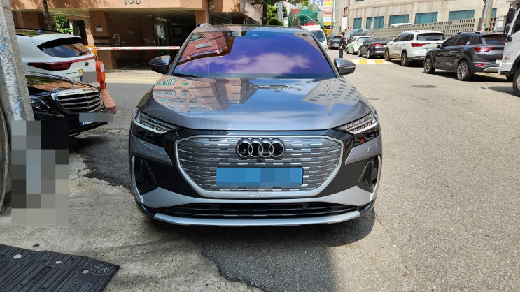  아우디 Q4 e-tron 순정형 어라운드 뷰 장착