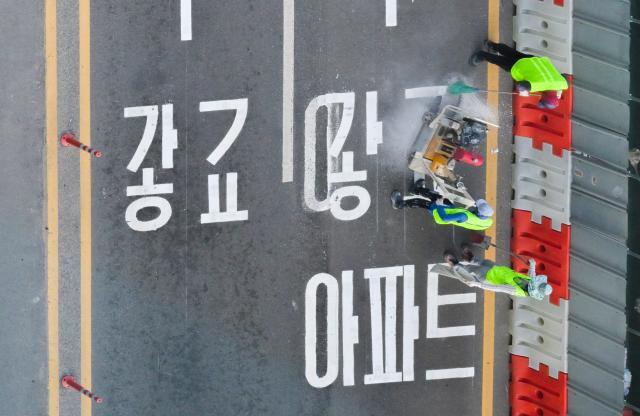  여기가 광교라고? 수원 스타필드 앞, 기괴한 도로 표지판 논란!