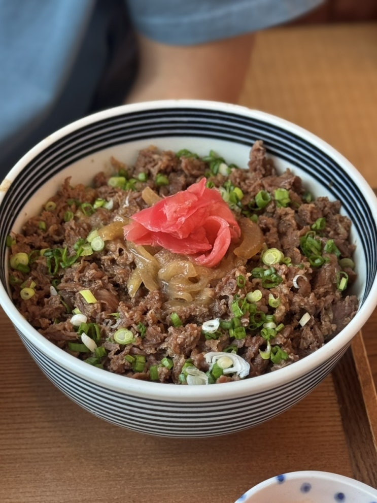  성수동 일식 맛집 ‘메시’ | 연어덮밥 소고기덮밥 스키샤브 추천