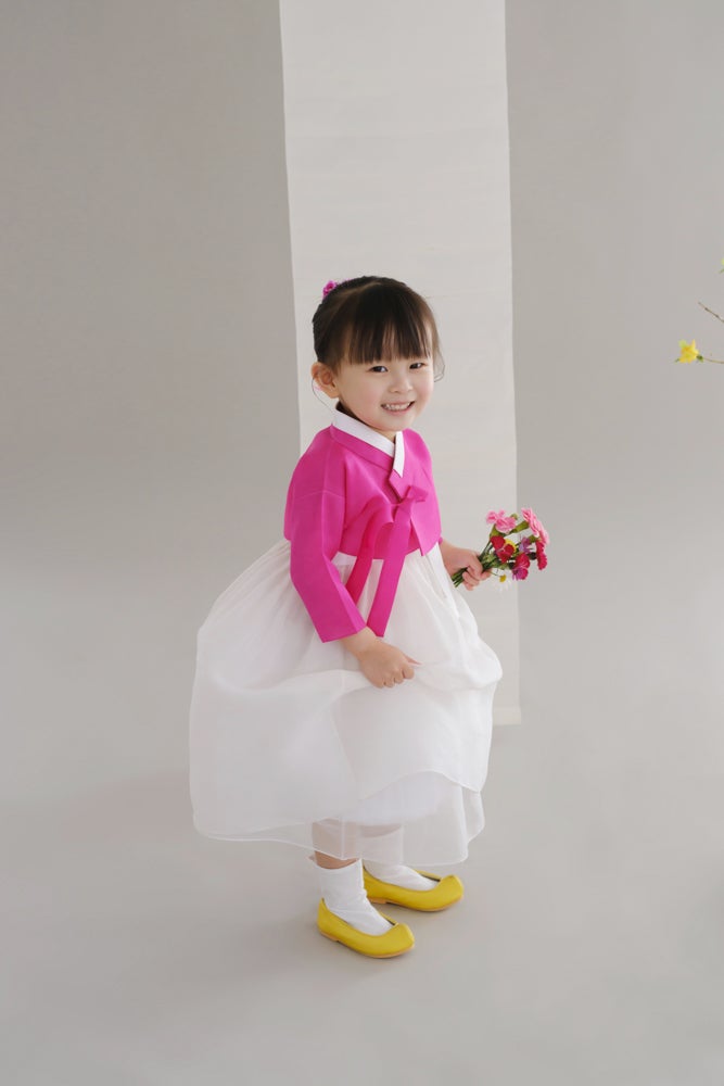 색동저고리만큼이나 눈길 사로잡는 두, 세 돌촬영 의상부터 아기 촬영 소품까지 모두 저희가 준비해 드렸어요