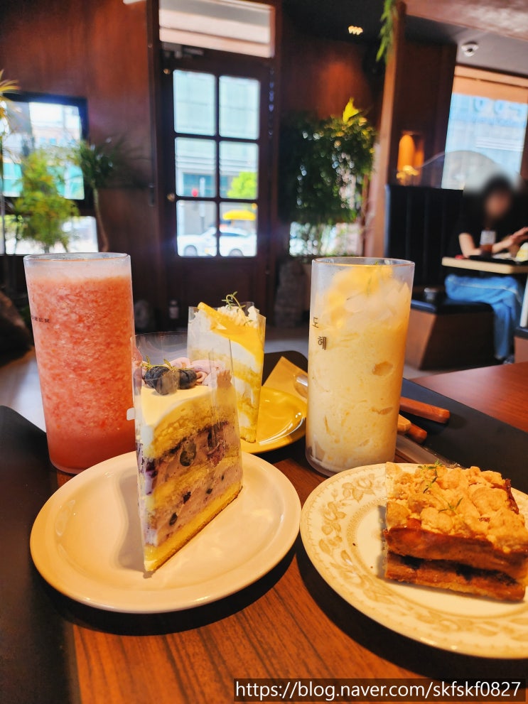  [봉명역카페] 봉명동에 분위기 좋은데 맛있는 디저트도 잔뜩인 데이트 맛집 도헤 카페