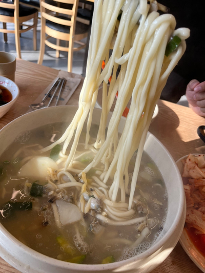  대부도 맛집! 생바지락이 가득한 엄치척까투리할매손칼국수 내돈내산 리뷰