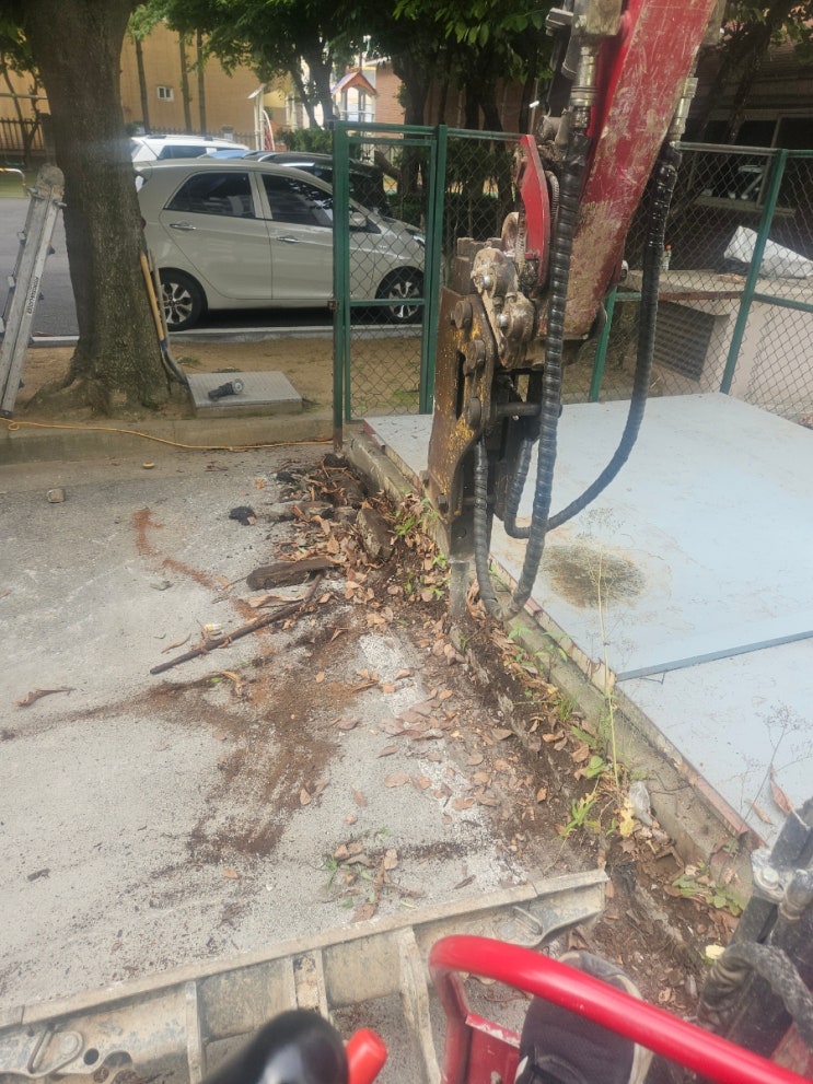  인천서구 청라미니포크레인 아파트단지내 패드 바닥뿌레카 폐기물 상차작업(허니미니중기)