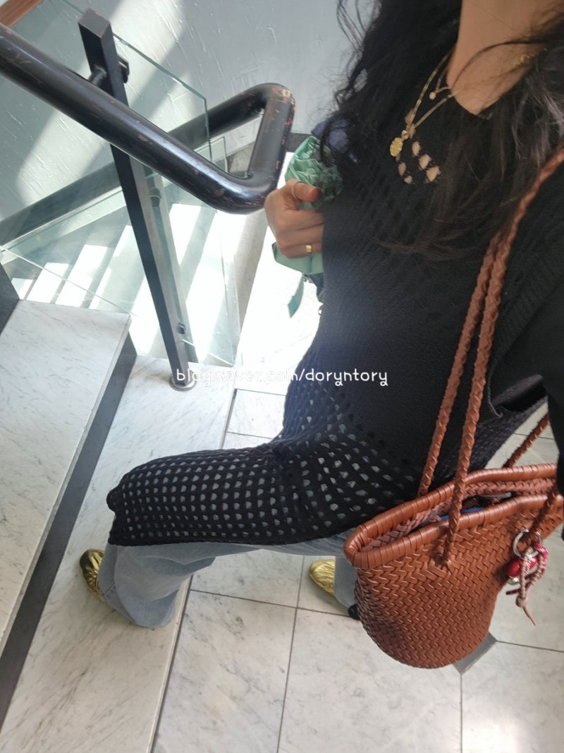 자라 라탄백 시즌이 돌아왔다; ootd & 왓츠 인 마이백