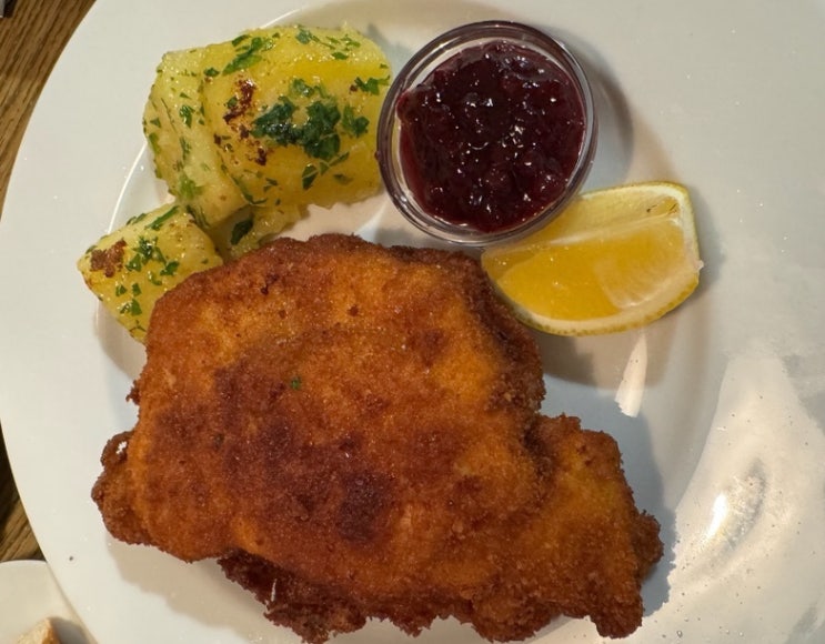  [잘츠부르크 맛집] Strobl-Stuberl, 잘츠부르크식 슈니첼 맛집, 3인 메뉴 추천