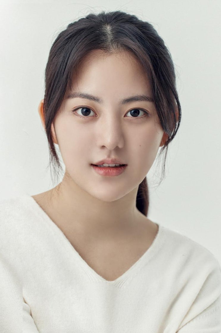 “<b>허정은</b> 아역 변신”…‘<b>살롱 드 홈즈</b>’ 이시영 어린 시절에... 