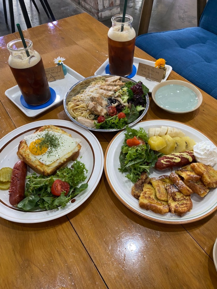  단골 재방문이 많은 익산브런치맛집 어양동 산토리니 깔끔한 유럽풍카페 익산어양동카페 이거는 꼭 드세요 샐러드파스타